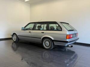 Immagine 11/50 di BMW 325i Touring (1992)