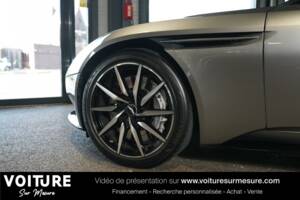 Image 18/29 of Aston Martin DB 11 V12 (2018)