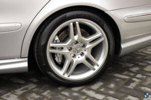Image 49/84 of Mercedes-Benz E 55 AMG (2002)