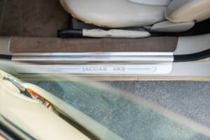 Image 59/91 de Jaguar XK8 4.0 (2000)