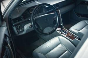 Image 6/15 of Mercedes-Benz E 420 (1995)