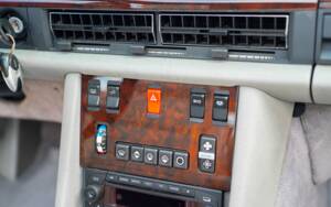 Image 55/72 de Mercedes-Benz 500 SEL (1984)