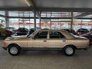 Bild 25/36 von Mercedes-Benz 380 SE (1981)