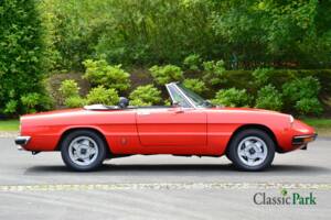 Image 17/50 of Alfa Romeo 2000 Spider Veloce (1981)