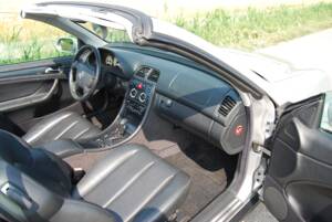 Image 33/46 of Mercedes-Benz CLK 200 (1999)