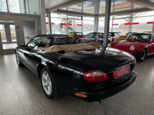 Image 30/34 of Jaguar XK8 4.0 (1997)