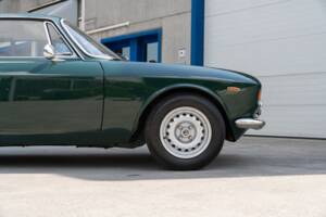 Image 29/83 of Alfa Romeo Giulia GT 1300 Junior (1968)