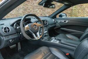 Immagine 23/50 di Mercedes-Benz SL 63 AMG (2012)