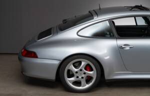 Image 6/32 de Porsche 911 Carrera 4S (1998)
