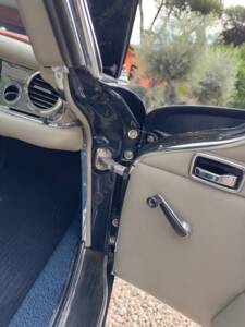 Image 23/26 de Mercedes-Benz 280 SL (1968)