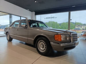 Imagen 2/27 de Mercedes-Benz 500 SEL (1986)