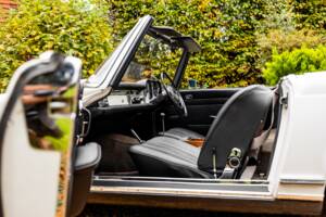 Image 38/50 of Mercedes-Benz 280 SL (1968)