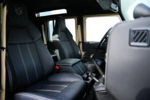Bild 9/58 von Land Rover Defender 110 (2013)