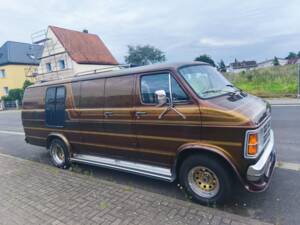 Immagine 6/143 di Dodge B 200 Sportsman (1978)