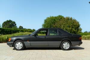 Bild 5/50 von Mercedes-Benz 300 E-24 (1989)