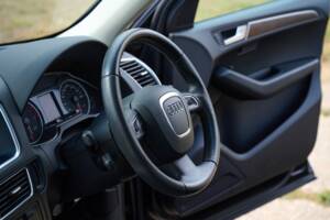 Bild 27/50 von Audi Q5 3.2 FSI (2013)