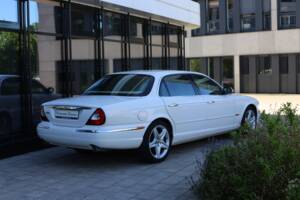 Imagen 26/77 de Jaguar XJ 8 4.2 (2005)