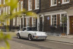 Image 21/33 of Porsche 911 Carrera 3.2 (1988)
