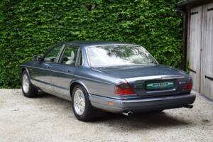 Image 3/40 of Jaguar XJ 6 4.0 Sovereign (1995)