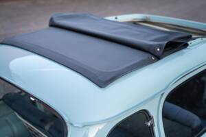 Image 24/66 of Renault R 4 Super (1962)