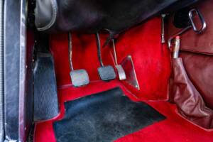 Image 22/49 de Ferrari 330 GT 2+2 (1966)