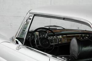 Image 14/49 de Mercedes-Benz 280 SE (1970)