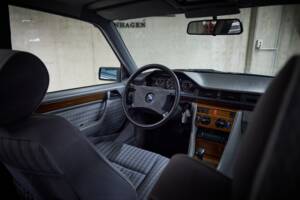 Image 80/100 of Mercedes-Benz 230 TE (1990)