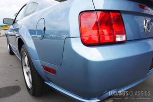Image 25/63 of Ford Mustang GT (2005)