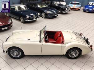 Image 5/61 of MG MGA 1500 (1958)