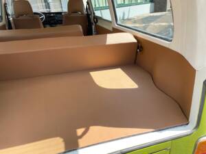 Image 32/73 of Volkswagen T2b Kombi (1978)