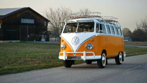 Image 4/26 of Volkswagen T1 Brasil &quot;Samba&quot; (1975)