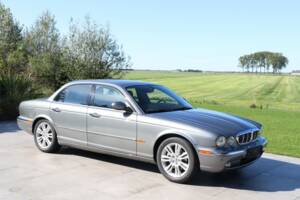 Image 26/50 of Jaguar XJ 8 4.2 (2004)
