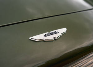 Image 8/28 of Aston Martin DB 6 Mk II (1970)