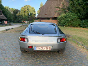 Image 5/8 of Porsche 928 (1977)