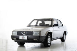Afbeelding 1/50 van Alfa Romeo 90 2.0 V6 Super (1987)