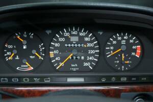 Immagine 17/50 di Mercedes-Benz 560 SEC (1990)