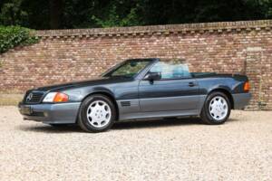 Image 18/50 of Mercedes-Benz 500 SL (1992)