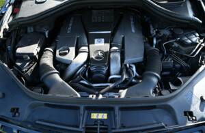 Image 18/49 of Mercedes-Benz ML 63 AMG (2013)