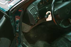 Image 40/50 of Mercedes-Benz SL 320 (1995)