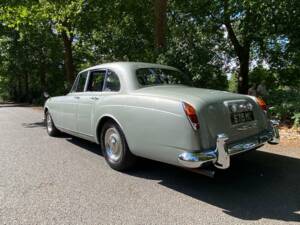 Image 10/50 de Bentley S 3 Continental Flying Spur (1963)
