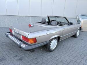 Image 12/50 of Mercedes-Benz 560 SL (1987)