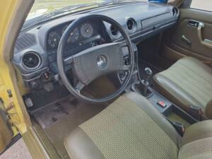 Bild 46/49 von Mercedes-Benz 200 (1979)
