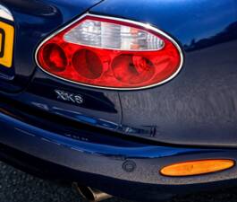 Image 8/36 of Jaguar XK8 4.0 (2001)