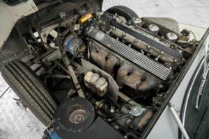 Image 35/47 de Jaguar E-Type (1969)