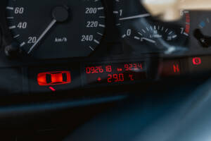 Imagen 23/37 de BMW 325Ci (2002)