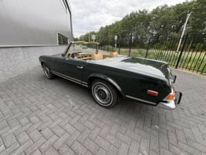 Image 7/50 de Mercedes-Benz 280 SL (1970)