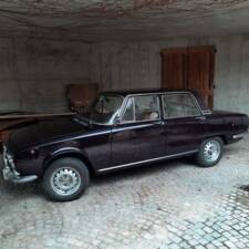 Image 4/8 de Alfa Romeo 2000 Berlina (1973)