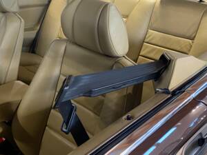 Image 30/63 of Mercedes-Benz 500 SEC (1984)