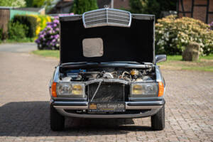 Image 7/38 of Mercedes-Benz 300 D (1981)