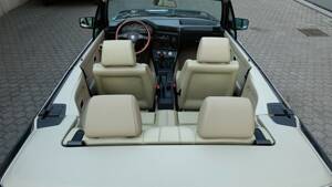 Immagine 15/48 di BMW 325i (1986)